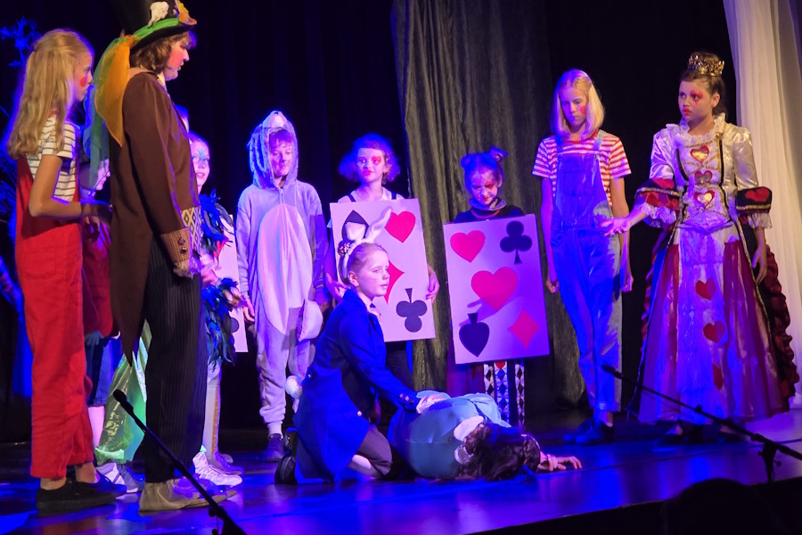 2025_Alice.im.Wunderland 13.jpg